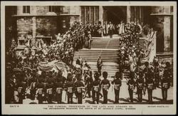 THE FUNERAL PROCESSION OF THE LATE KING EDWARD VII. THE ARCHBISHOPS RECEIVING THE COFFIN AT ST. GEORGE'S CHAPEL, WINDSOR.

