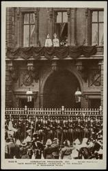 CORONATION PROGRESSION, 1911. THEIR MAJESTIES PRESENT THEMSELVES TO THE POPULACE AT BUCKINGHAM PALACE

