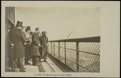 Le ROI de SIAM sur la tour Eiffel.

