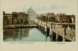 Hoogesluis met Paleis van Volksulyt Amsterdam