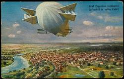 Graf Zeppelins lenkbares Luftschiff in voller Fahrt