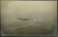 VOYAGE DE L'AÉRONAT "LEBAUDY" DU CHAMP DE MARS AU PARC DE CHALAIS-MEUDON. 11h. 15", L'Aéronat au dessus du Champ de Mars passe devant la Tour Eiffel En route pour le Parc de Chalais-Meudon