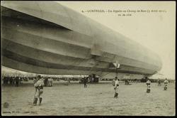 LUNÉVILLE. - Un Zeppelin au Champ de Mars (1 Avril 1913), vu de côté