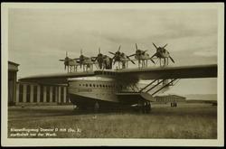 Riesenflugzeug Dornier D 1929 (Do.X) startbereit vor der Werft.