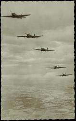 Aviation Britannique - 8 Avions de la Royal Air Force en formation