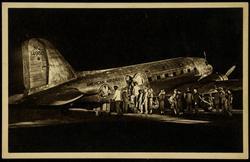Passengers boarding the world-famous "American Mercury"