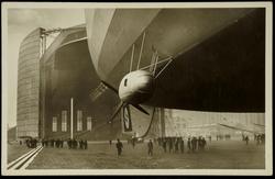 LZ129 "Hindenburg" Ausfahrt aus der Halle
