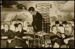 LUFTHANSA FÜHREND IM SERVICE AN BORD