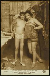 A TRAVERS LES COULISSES - M'elles GINA PRADY et BARDOU - Theatre del Abri