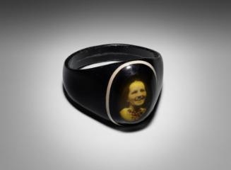 Portrait ring