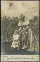 NAPOLÉON INTIME - SCÈNE I. - Une dame de la Cour promène le roi de Rome.