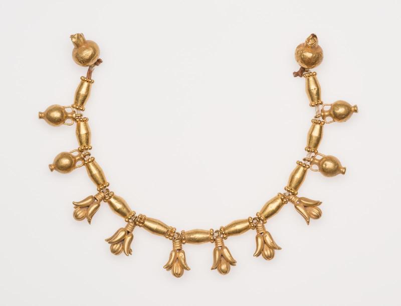 Necklace of flower and amphora-shaped pendants (modern stringing)