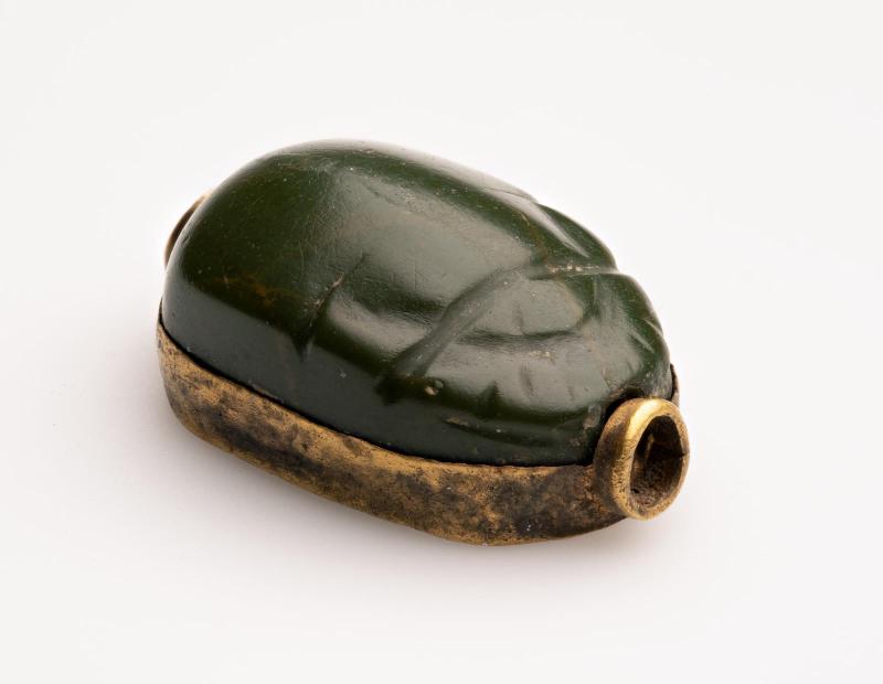 Scarab with uninscribed base set in a gold, twisted wire bezel