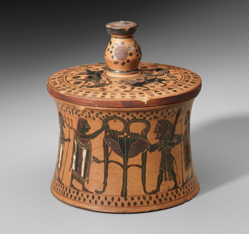 Box (pyxis) and lid with Herakles stealing the Delphic tripod