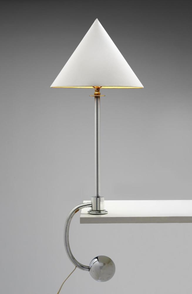 Counter-balance table lamp