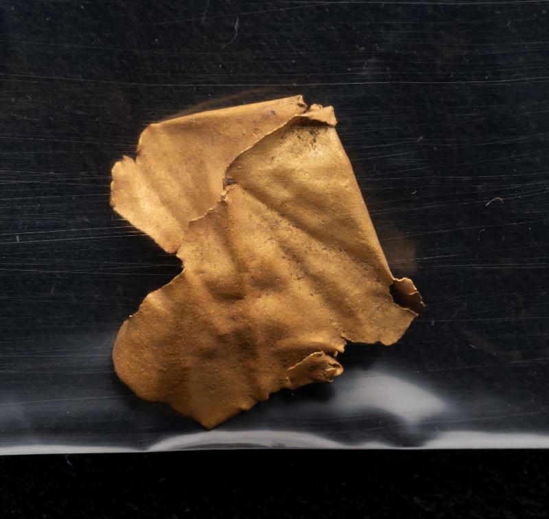 Fragments of gold