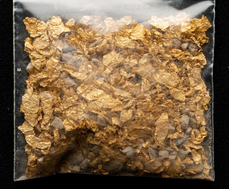 Fragments of gold foil and plaster