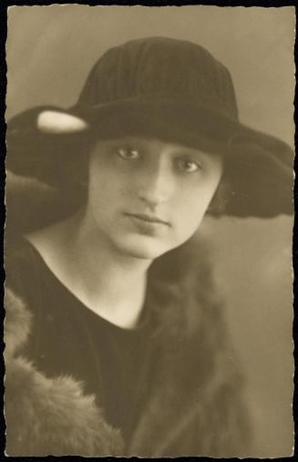 Woman with large brimmed hat and fur