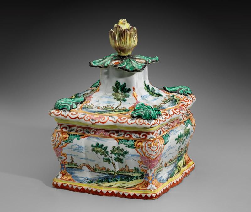 Tobacco Box and Cover