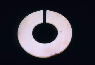 Slit disk ritual implement (jue)