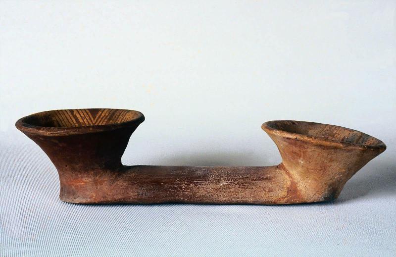 Double libation cups