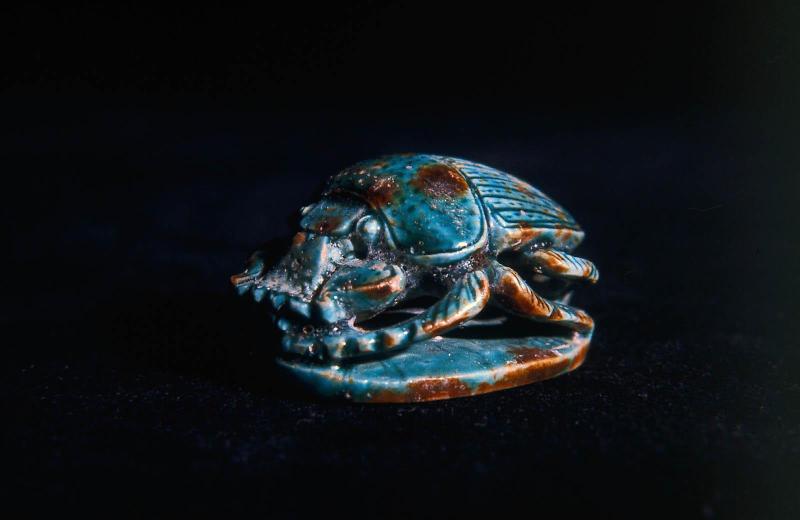 Scarab with an openwork profile