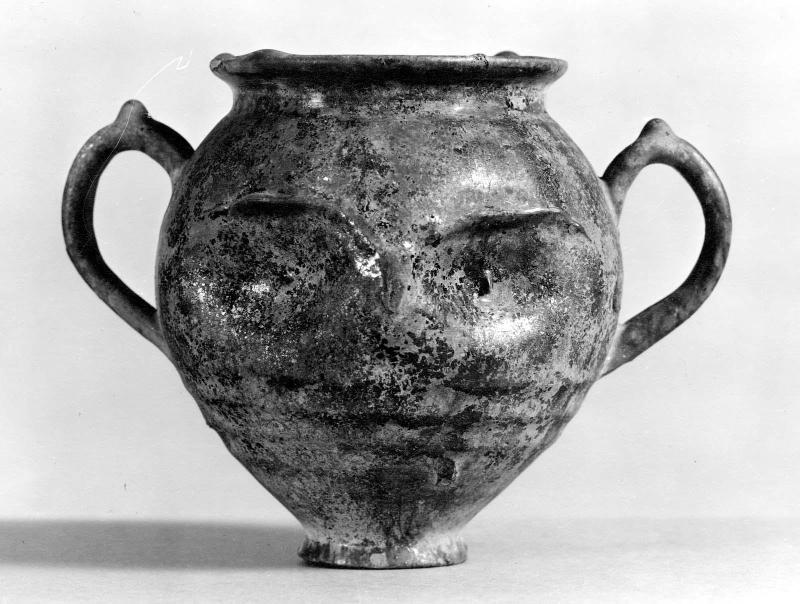 Vase in the form of a head