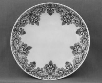 Dish wth decoration of stylized flowers