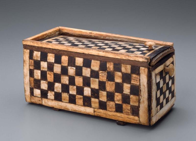 Rectangular box with sliding lid