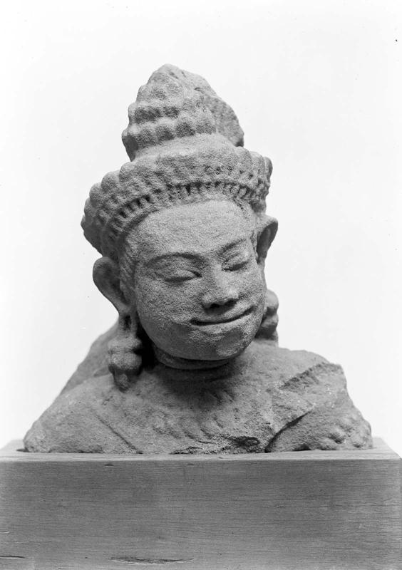 Bust of a crowned figure