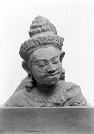 Bust of a crowned figure