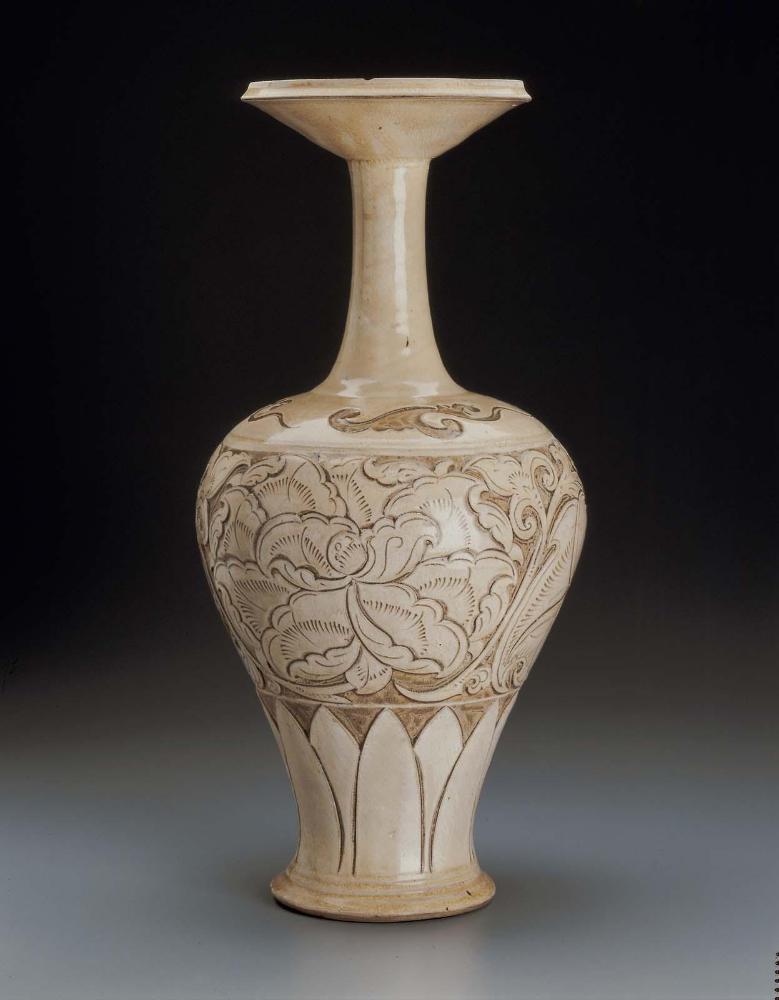 Vase with peony design