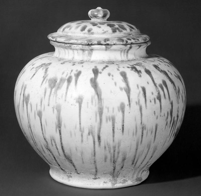 Large covered jar decorated with cobalt-blue glaze