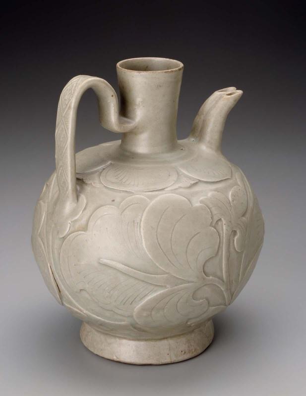 Ewer with double spout
