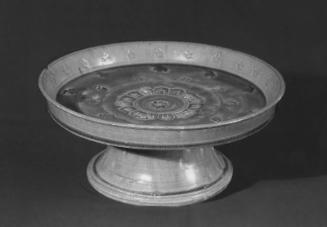 Pedestal dish