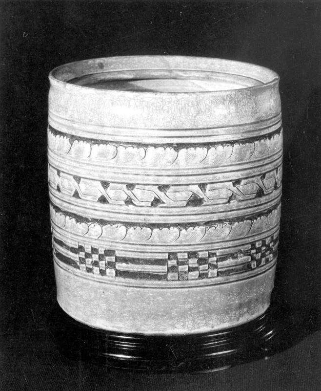 Jar with geometric design