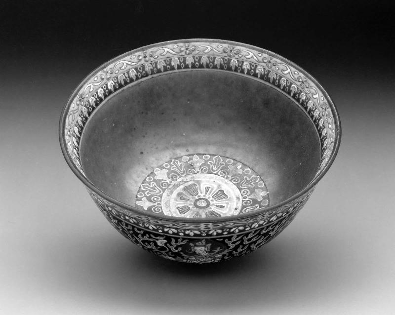 Export-ware bowl with overglaze enamel decoration for the Thai market