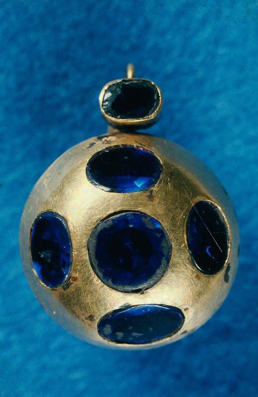 Pair of earrings