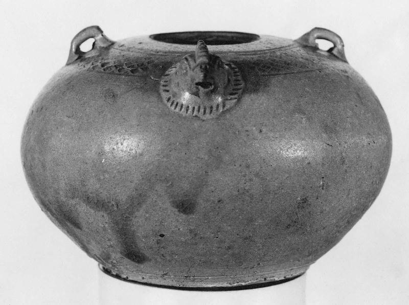 Bulbous jar with chicken-head decoration