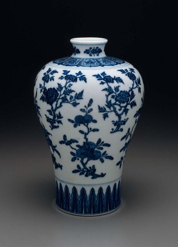 Meiping-shaped vase with blue-and-white decoration of auspicious flowers and fruit branches