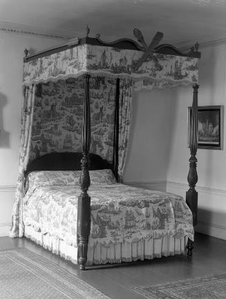 High-post bedstead