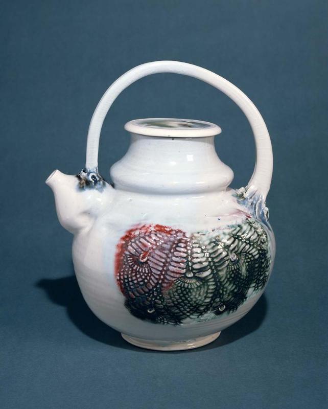 Teapot with lid