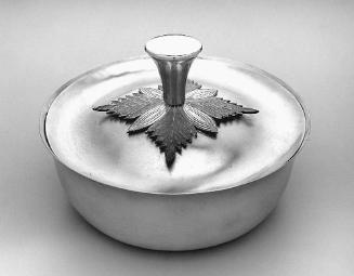 Covered box, gold-plated top