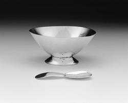 Nut bowl and nut scoop