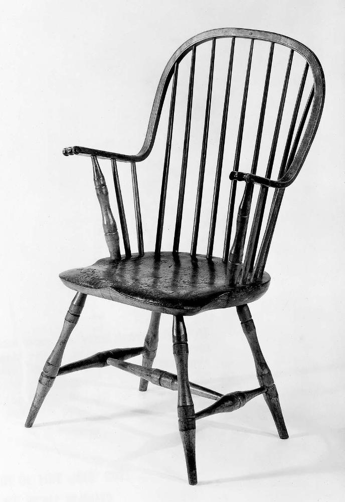 Continuous-bow Windsor armchair