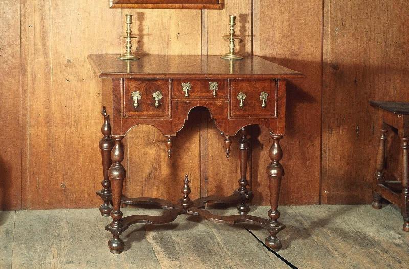 Dressing table