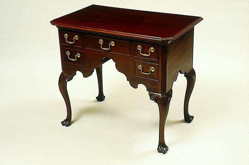 Dressing table