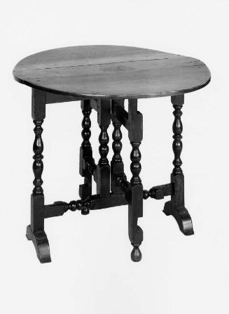 Gate-leg table