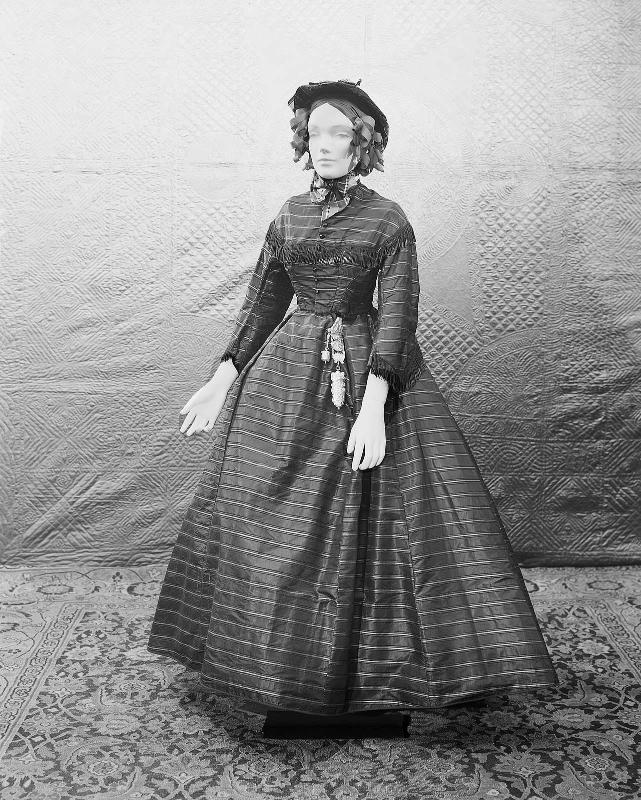 Dress epaulet (one of a pair)