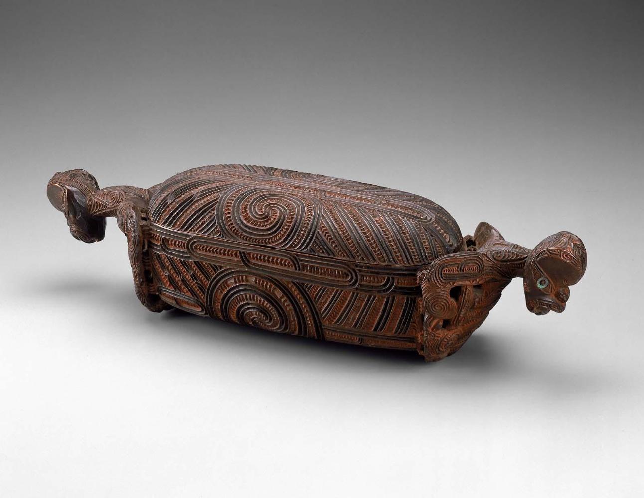 Treasure box (waka huia)